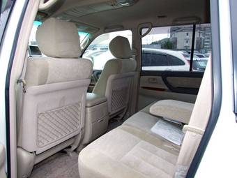 2004 Toyota Land Cruiser Images