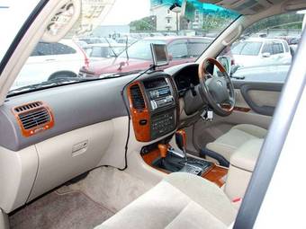 2004 Toyota Land Cruiser Pics