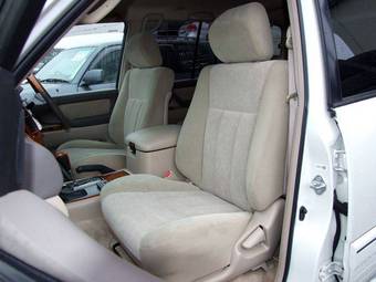 2004 Toyota Land Cruiser Pictures