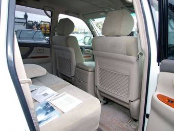 2004 Toyota Land Cruiser Pictures