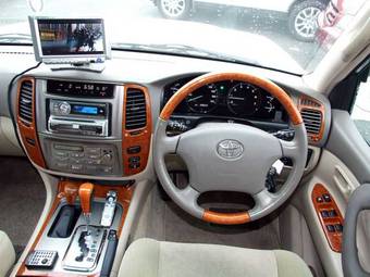2004 Toyota Land Cruiser Photos