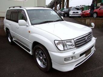 2004 Toyota Land Cruiser Photos