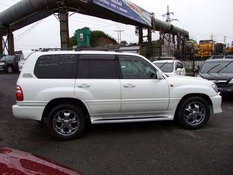 2004 Toyota Land Cruiser Pictures