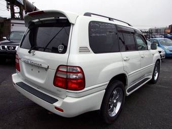 2004 Toyota Land Cruiser Photos