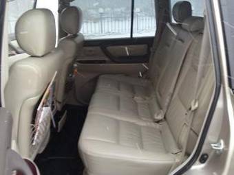 2004 Toyota Land Cruiser Photos