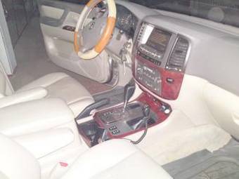 2004 Toyota Land Cruiser Photos