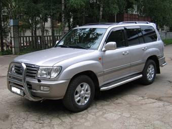 2004 Toyota Land Cruiser Photos