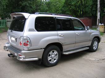 2004 Toyota Land Cruiser Photos