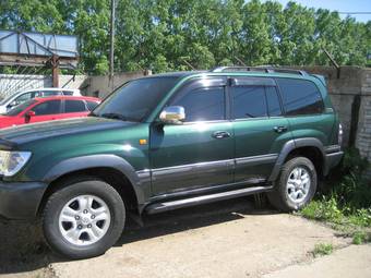 2004 Toyota Land Cruiser Photos