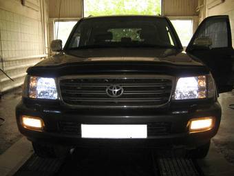 2004 Toyota Land Cruiser Pictures