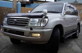 2004 Toyota Land Cruiser Pictures