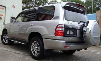 2004 Toyota Land Cruiser Photos