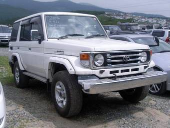 2004 Toyota Land Cruiser Photos