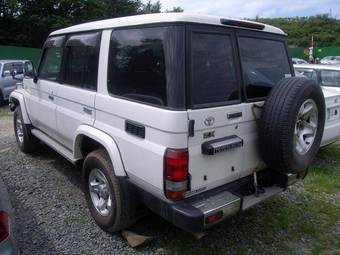 2004 Toyota Land Cruiser Wallpapers