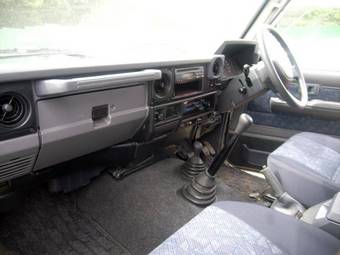 2004 Toyota Land Cruiser Images