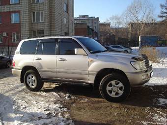 2004 Toyota Land Cruiser Pictures