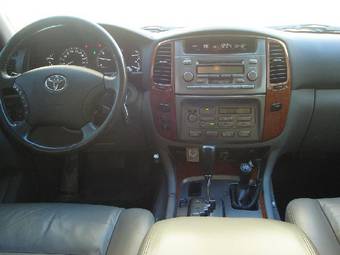 2004 Toyota Land Cruiser Photos