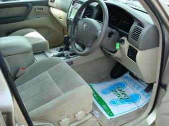 2004 Toyota Land Cruiser Photos