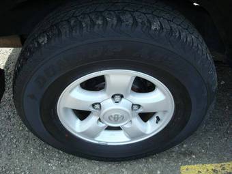 2004 Toyota Land Cruiser Pics