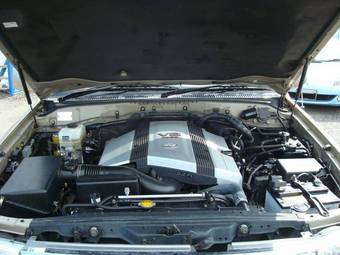 2004 Toyota Land Cruiser Pictures