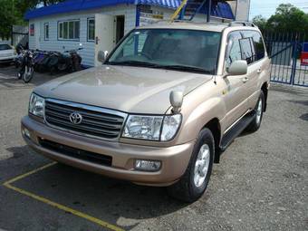 2004 Toyota Land Cruiser Pictures