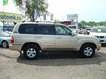 2004 Toyota Land Cruiser Photos