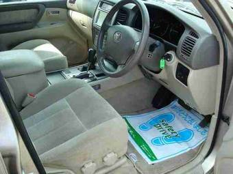 2004 Toyota Land Cruiser Pics