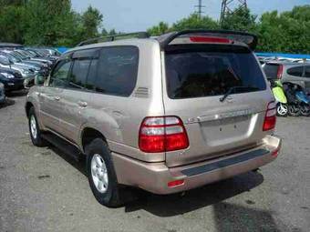 2004 Toyota Land Cruiser Pictures