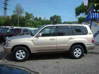 2004 Toyota Land Cruiser Pictures