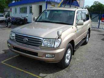 2004 Toyota Land Cruiser Photos