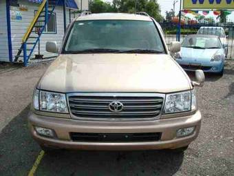 2004 Toyota Land Cruiser Photos