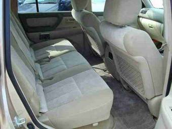 2004 Toyota Land Cruiser Pictures