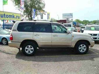 2004 Toyota Land Cruiser Photos