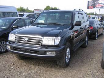 2004 Toyota Land Cruiser Photos
