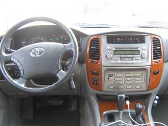 2004 Toyota Land Cruiser Photos