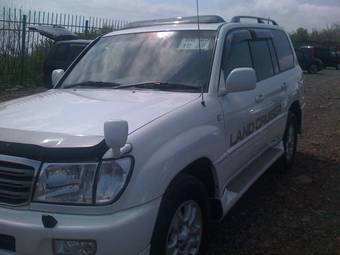 2004 Toyota Land Cruiser Pictures