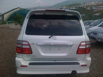 2004 Toyota Land Cruiser Photos