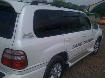 2004 Toyota Land Cruiser Pictures