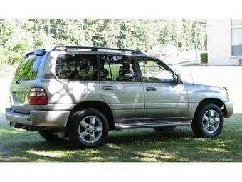 2004 Toyota Land Cruiser Photos