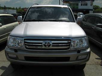 2004 Toyota Land Cruiser Photos