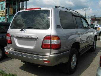 2004 Toyota Land Cruiser Photos