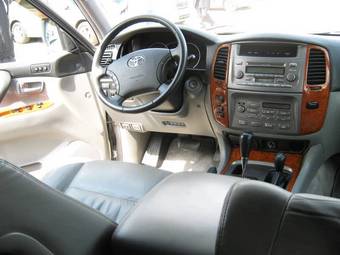 2004 Toyota Land Cruiser Images