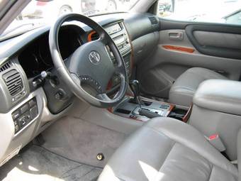 2004 Toyota Land Cruiser Pics