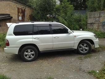 2004 Toyota Land Cruiser Pictures