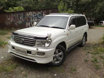 2004 Toyota Land Cruiser Photos