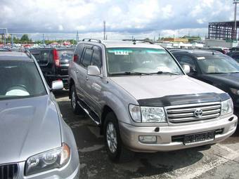 2004 Toyota Land Cruiser Photos