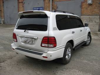 2004 Toyota Land Cruiser Pictures