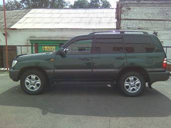 2004 Toyota Land Cruiser Photos