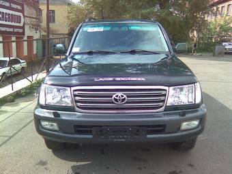 2004 Toyota Land Cruiser Photos