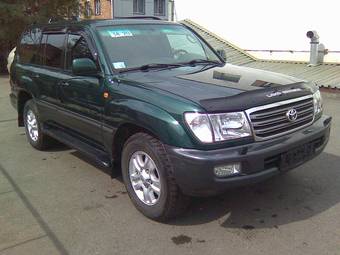 2004 Toyota Land Cruiser Pictures